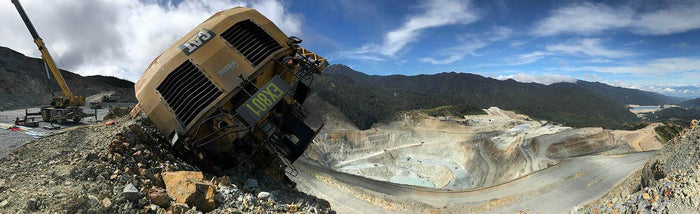 EX801 Cat Mining Machine on Side - All Lifting